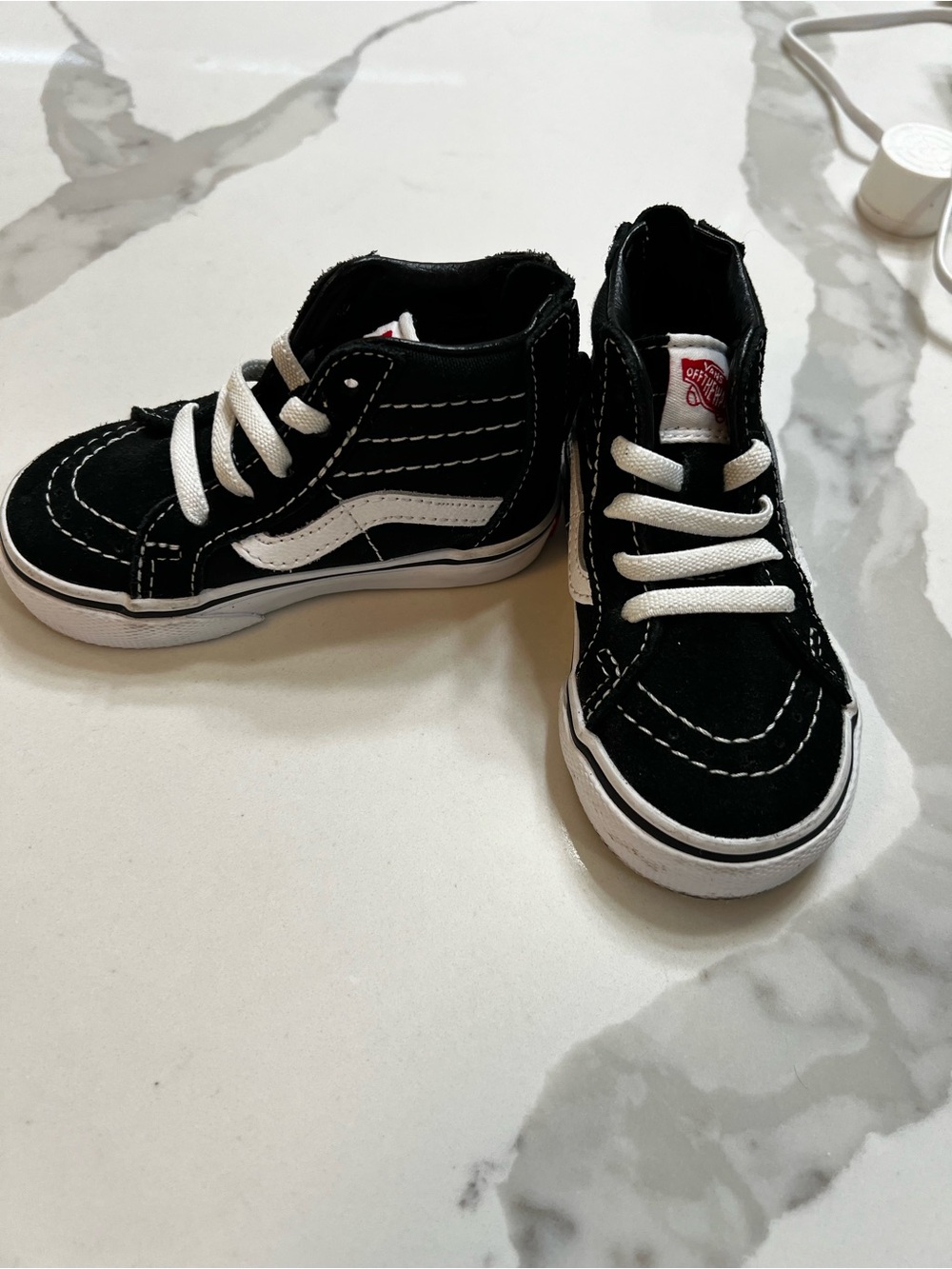 NWOB Toddler Sk8-Hi Zip Shoe - size 4.5